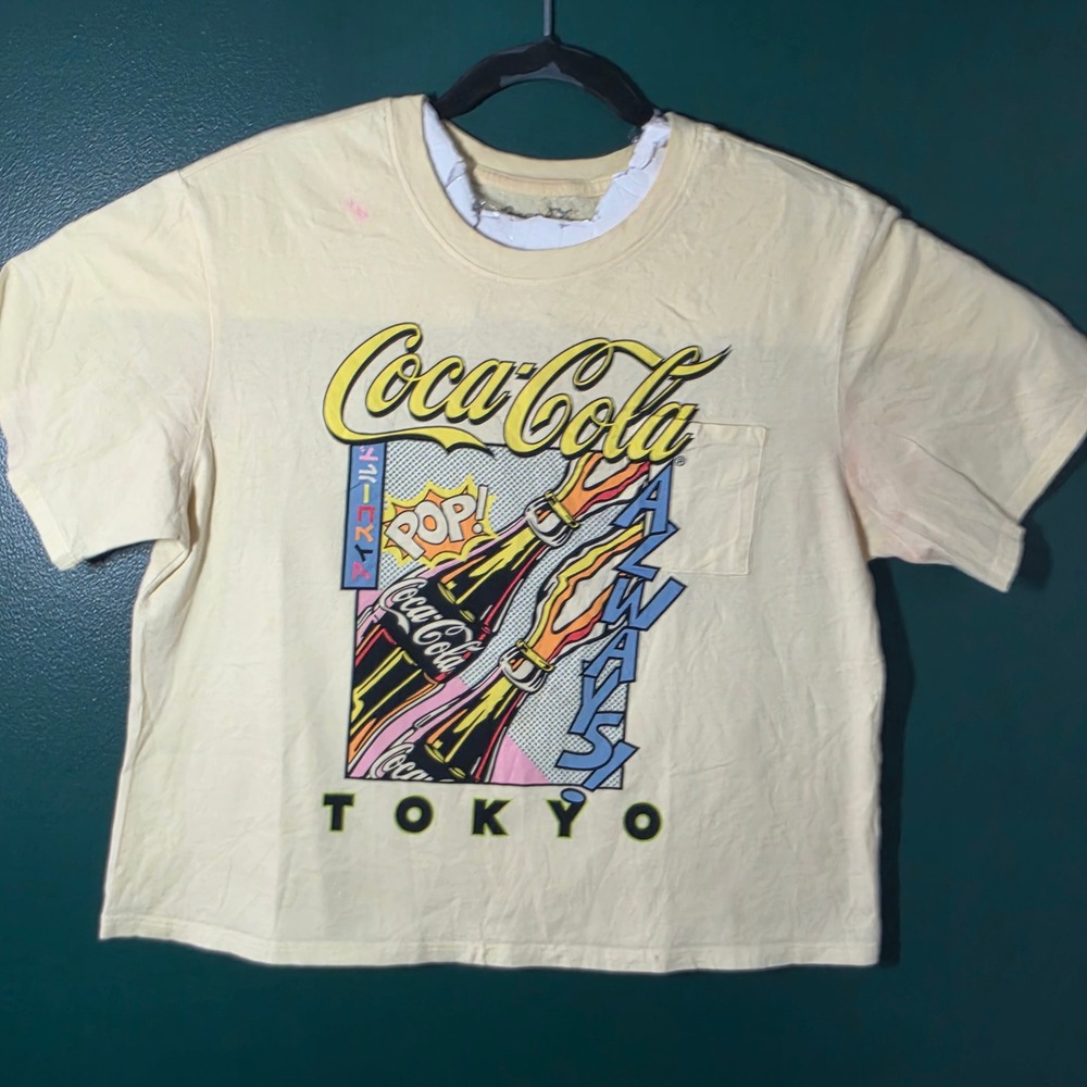 Coca-Cola Tokyo Graphic T-Shirt Cream Short Sleeve Pocket Tee Large